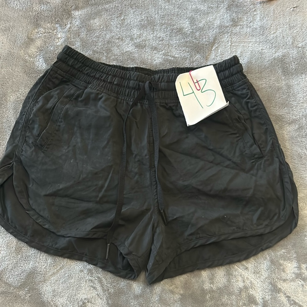 Lululemon black shorts size 4